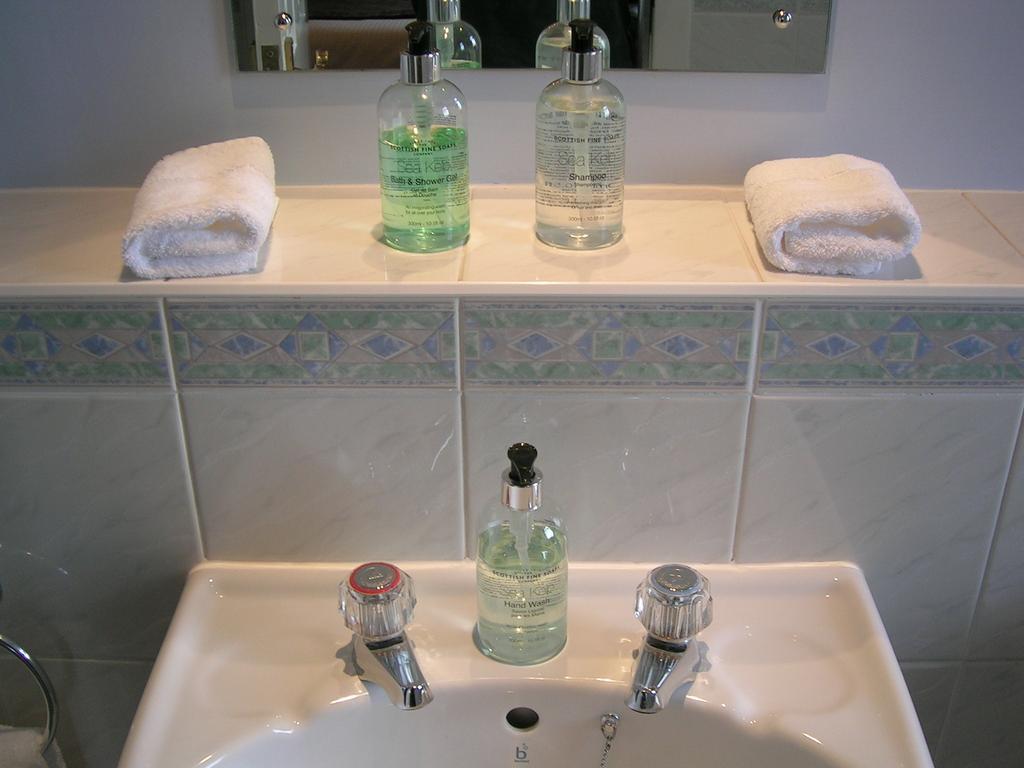 פרת' Achnacarry Guest House חדר תמונה